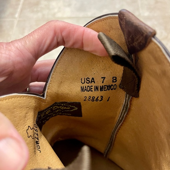 Gorgeous J.B. Dillon distressed leather cowgirl booties! - Picture 13 of 17